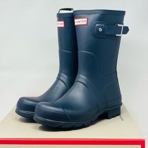 Hunter Men's Navy Rain Boots size 9 US 42 eur. Brand new with box